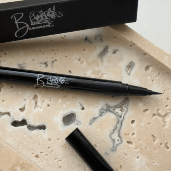 eyeliner Eyeliner ..